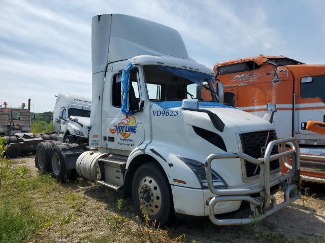  Salvage Volvo Vnr