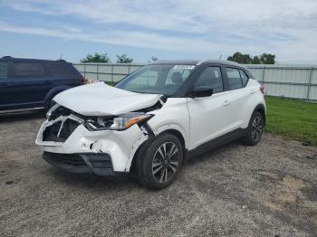  Salvage Nissan Kicks