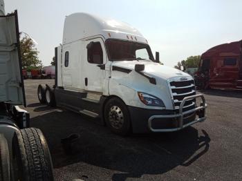  Salvage Freightliner Cascadia 1