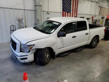  Salvage Nissan Titan