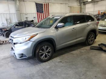  Salvage Toyota Highlander