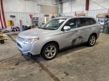  Salvage Mitsubishi Outlander