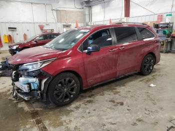  Salvage Toyota Sienna