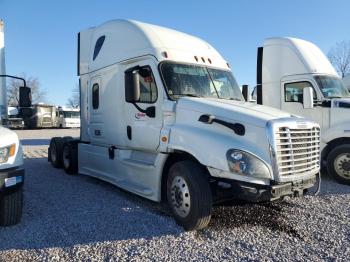  Salvage Freightliner Cascadia 1