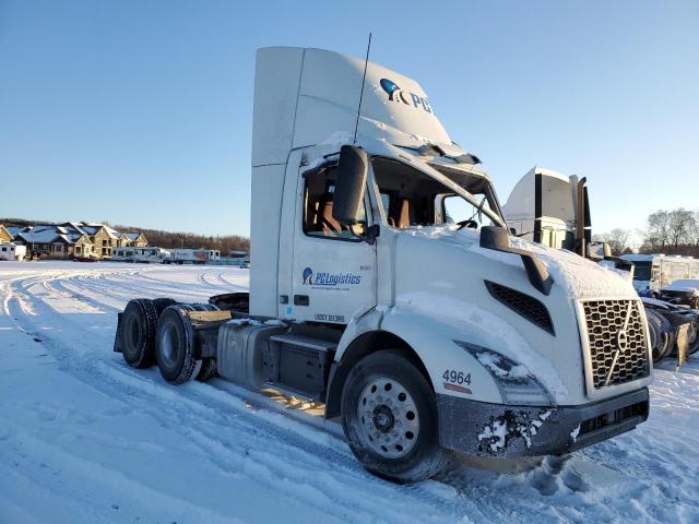  Salvage Volvo Vnr