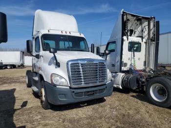  Salvage Freightliner Cascadia 1