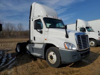  Salvage Freightliner Cascadia 1