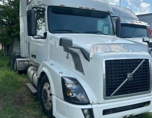  Salvage Volvo Vn