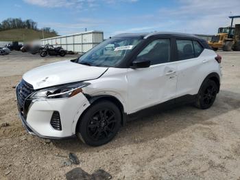  Salvage Nissan Kicks