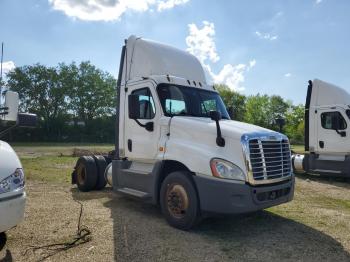  Salvage Freightliner Cascadia 1