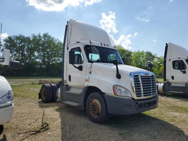  Salvage Freightliner Cascadia 1