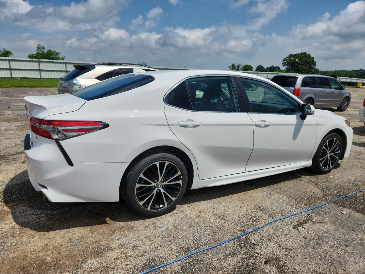Toyota Camry L Image 2