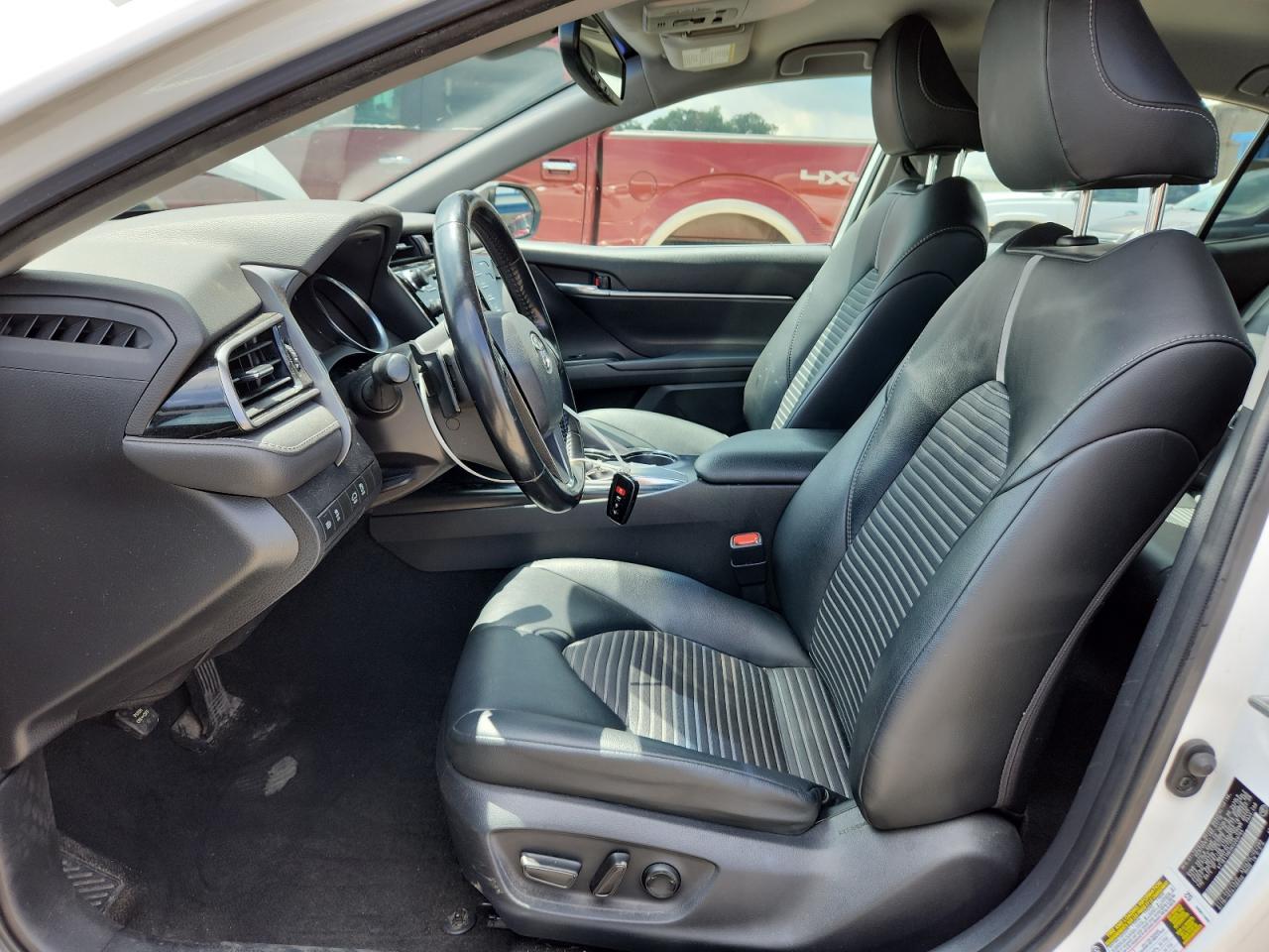 Toyota Camry L Image 4