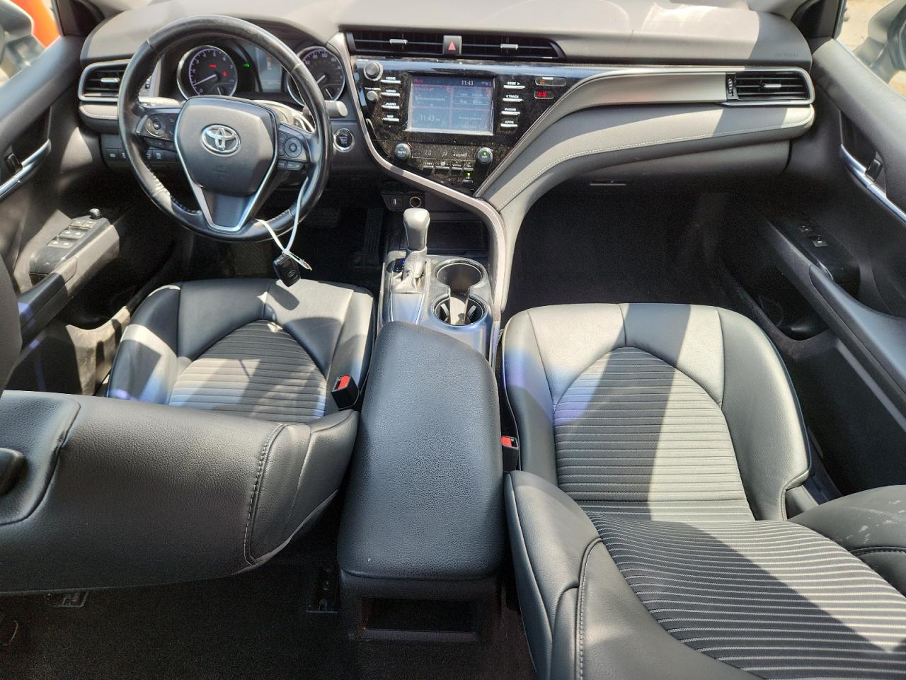 Toyota Camry L Image 7