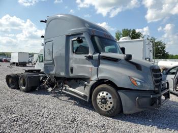  Salvage Freightliner Cascadia 1