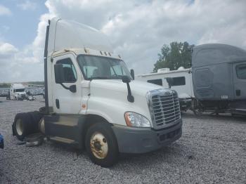  Salvage Freightliner Cascadia 1