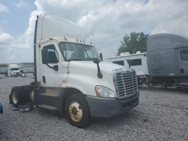  Salvage Freightliner Cascadia 1