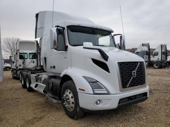  Salvage Volvo Vnr