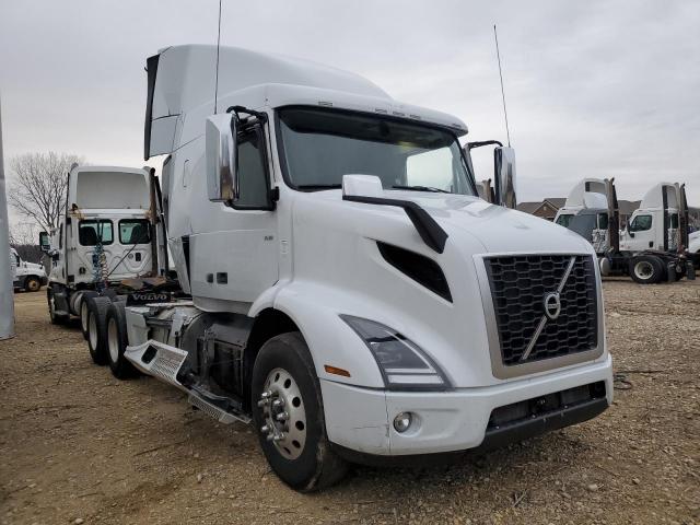  Salvage Volvo Vnr