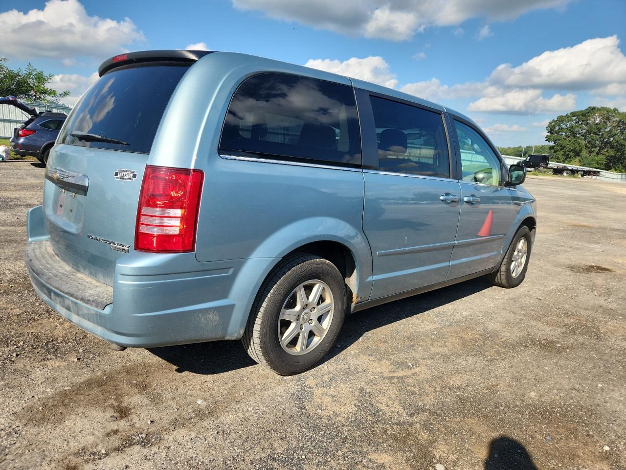 Chrysler Minivan Lx Image 4