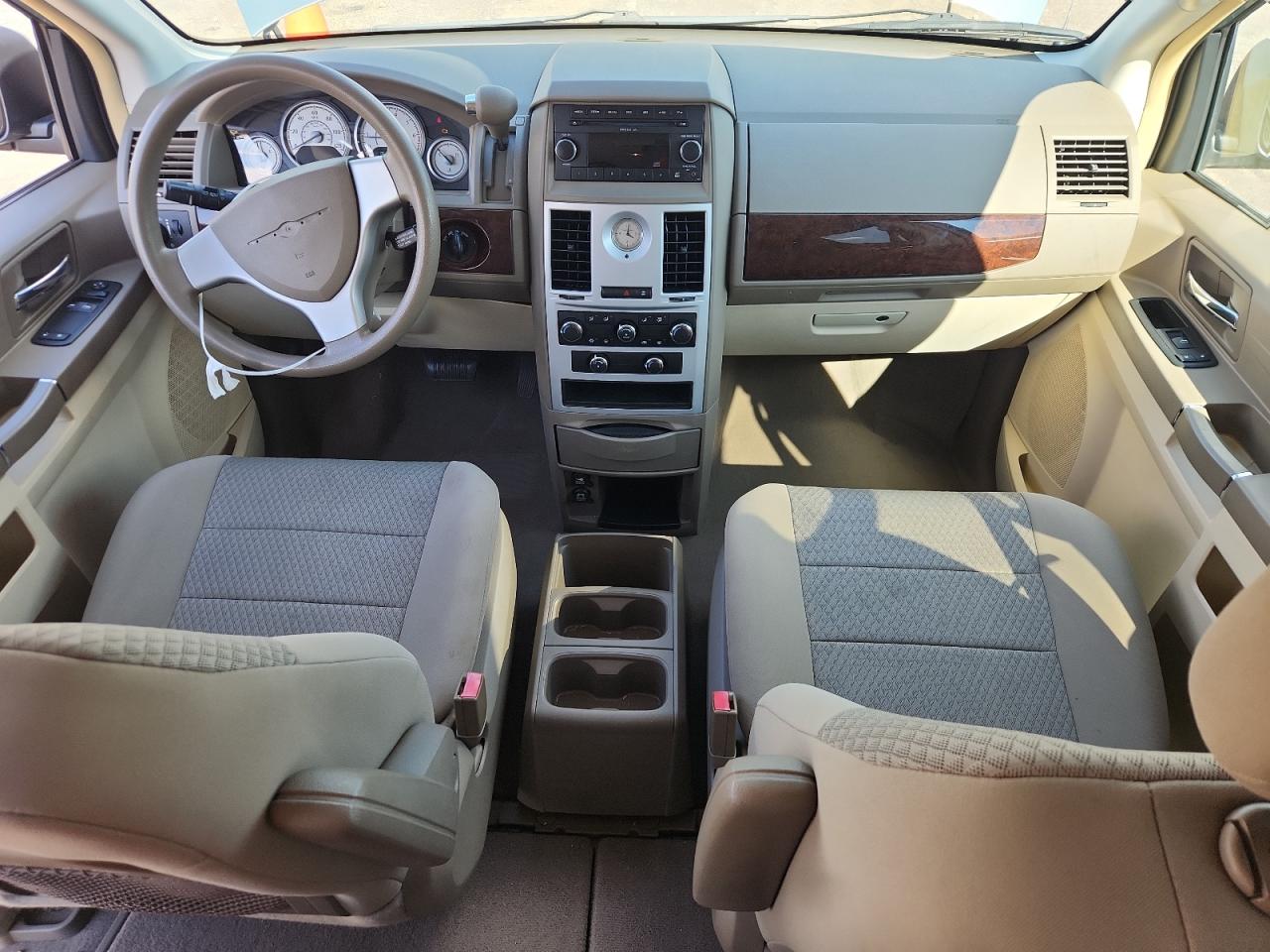 Chrysler Minivan Lx Image 11