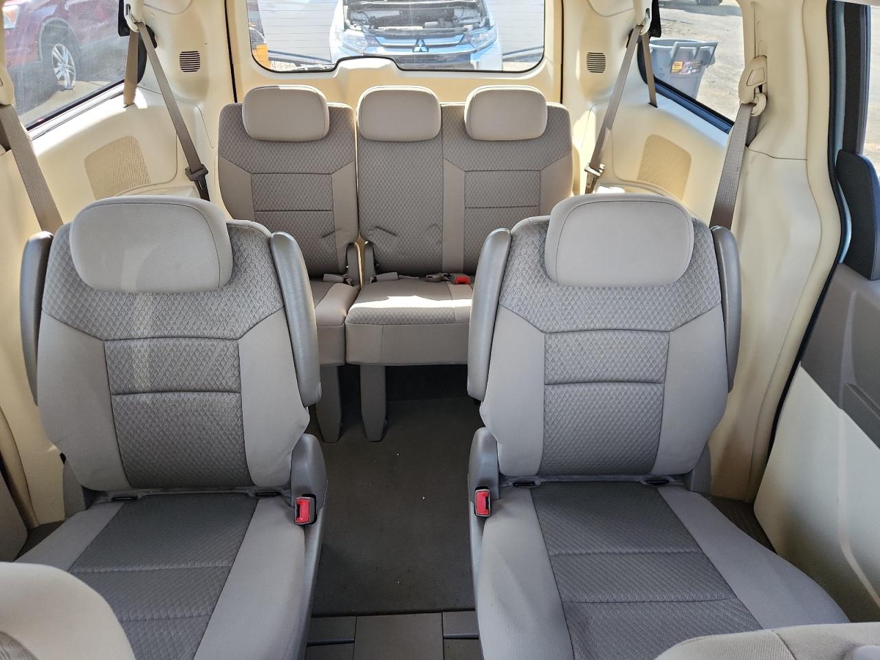 Chrysler Minivan Lx Image 12