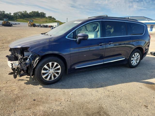  Salvage Chrysler Pacifica