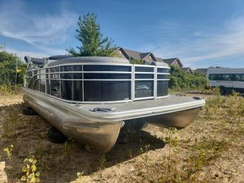  Salvage Bennington Marine Pontoon