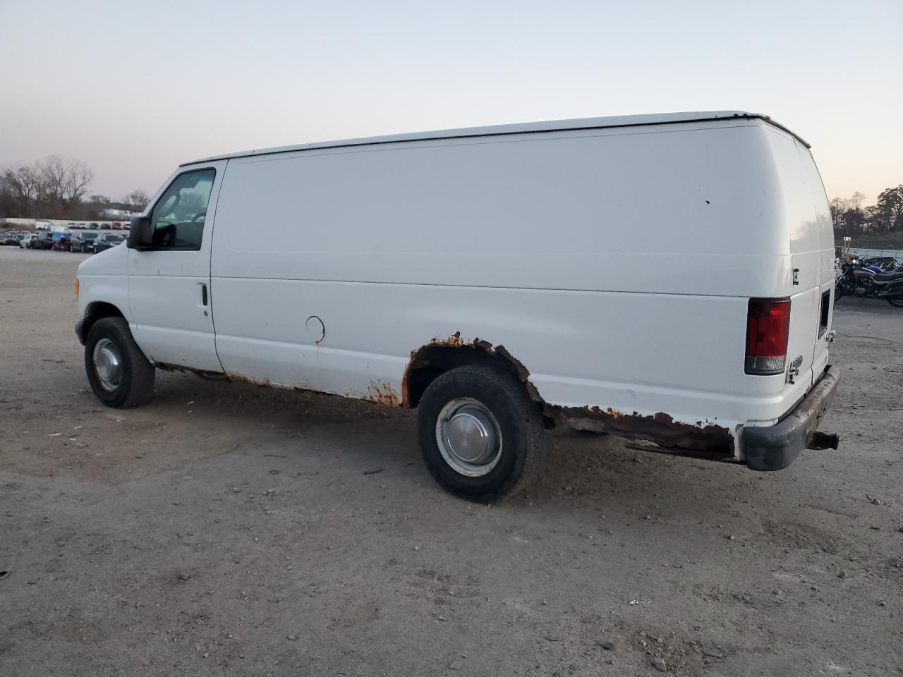 Ford Econoline E350 Super Duty Van Image 12