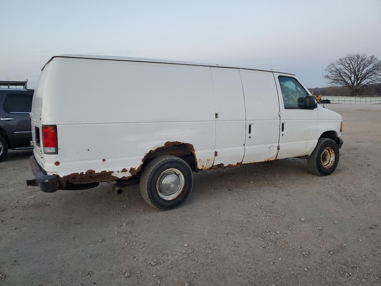 Ford Econoline E350 Super Duty Van Image 2