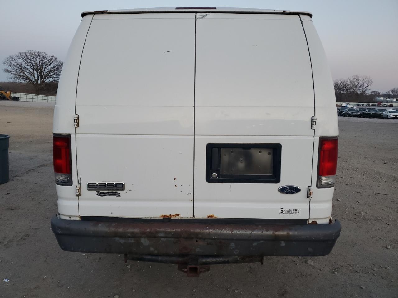 Ford Econoline E350 Super Duty Van Image 6