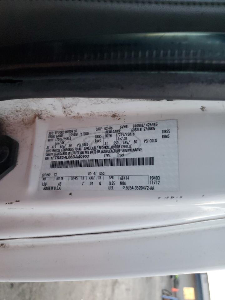 Ford Econoline E350 Super Duty Van Image 8