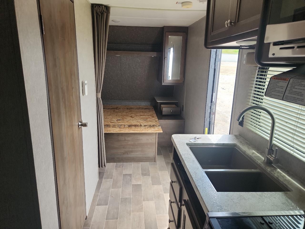 Dutchmen Coleman Image 3