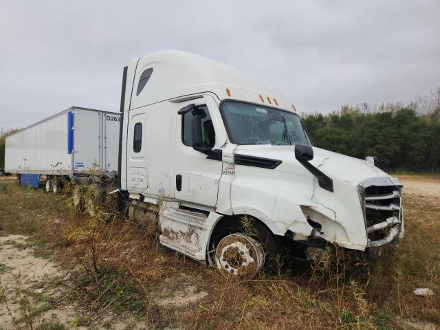  Salvage Freightliner Cascadia 1