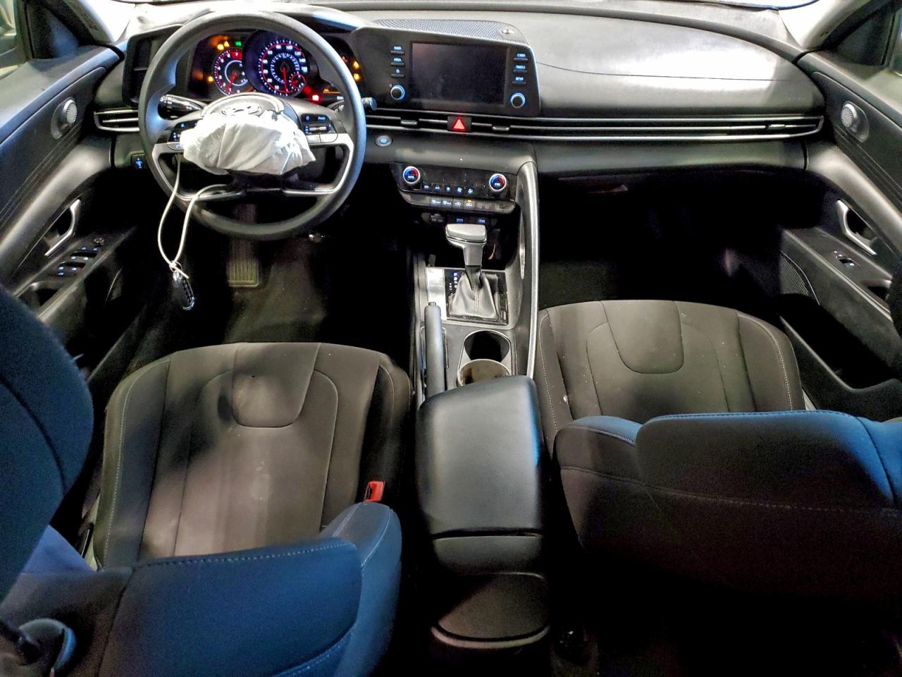 Hyundai ELANTRA Sel Image 12