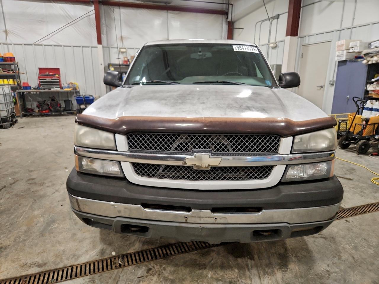 Chevrolet Silverado K1500 Image 4