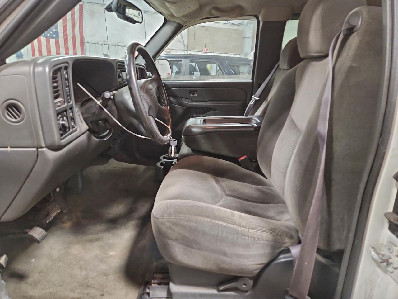 Chevrolet Silverado K1500 Image 6