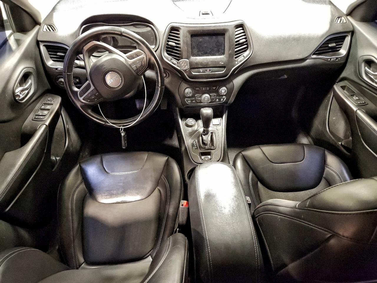 Jeep Grand Cherokee Latitude Plus Image 2