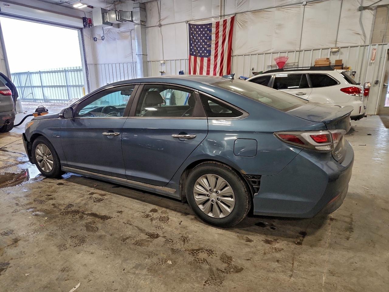 Hyundai SONATA Hybrid Image 2