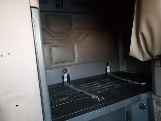 Freightliner Cascadia Image 8