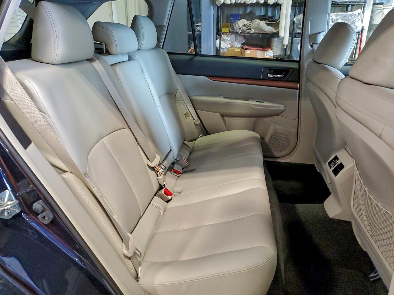 Subaru Outback 2.5i Limited Image 8