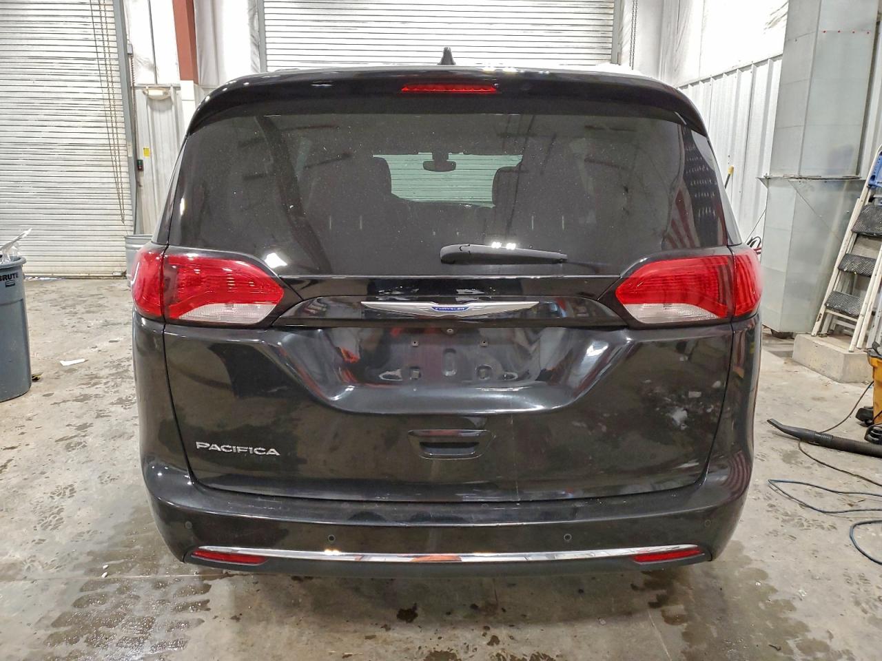 Chrysler Pacifica Touring L Plus Image 4