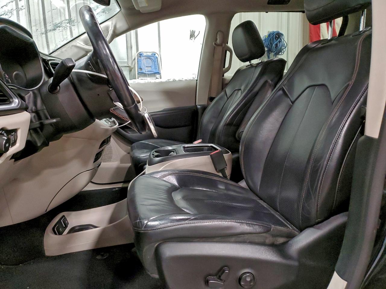 Chrysler Pacifica Touring L Plus Image 8