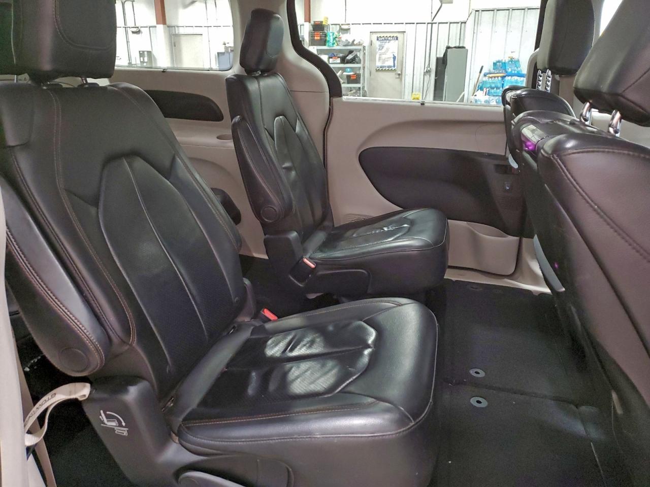 Chrysler Pacifica Touring L Plus Image 11