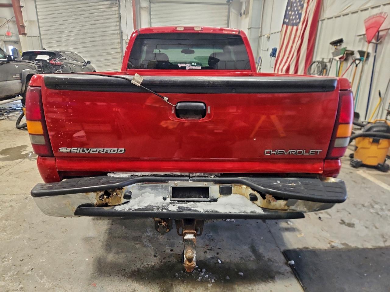 Chevrolet Silverado K1500 Image 3