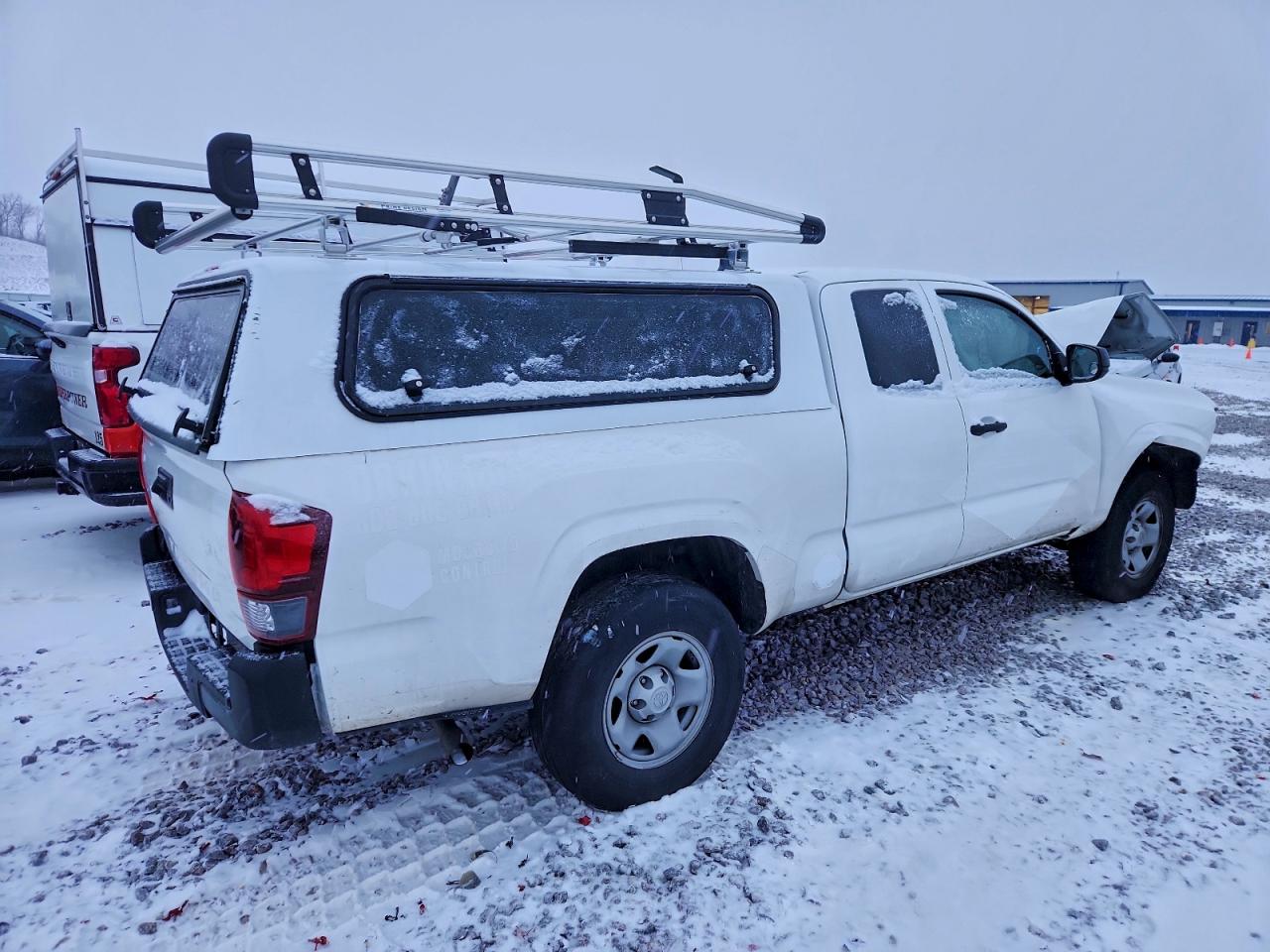 Toyota Tacoma Access Cab Image 2