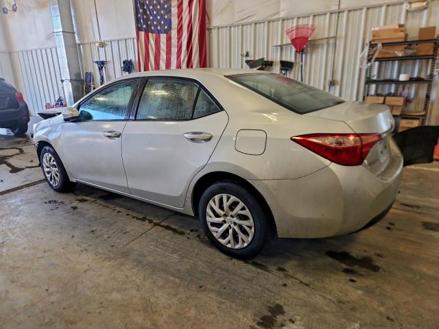 Toyota Corolla L Image 3