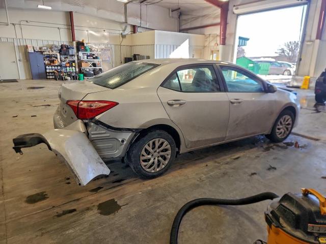 Toyota Corolla L Image 10