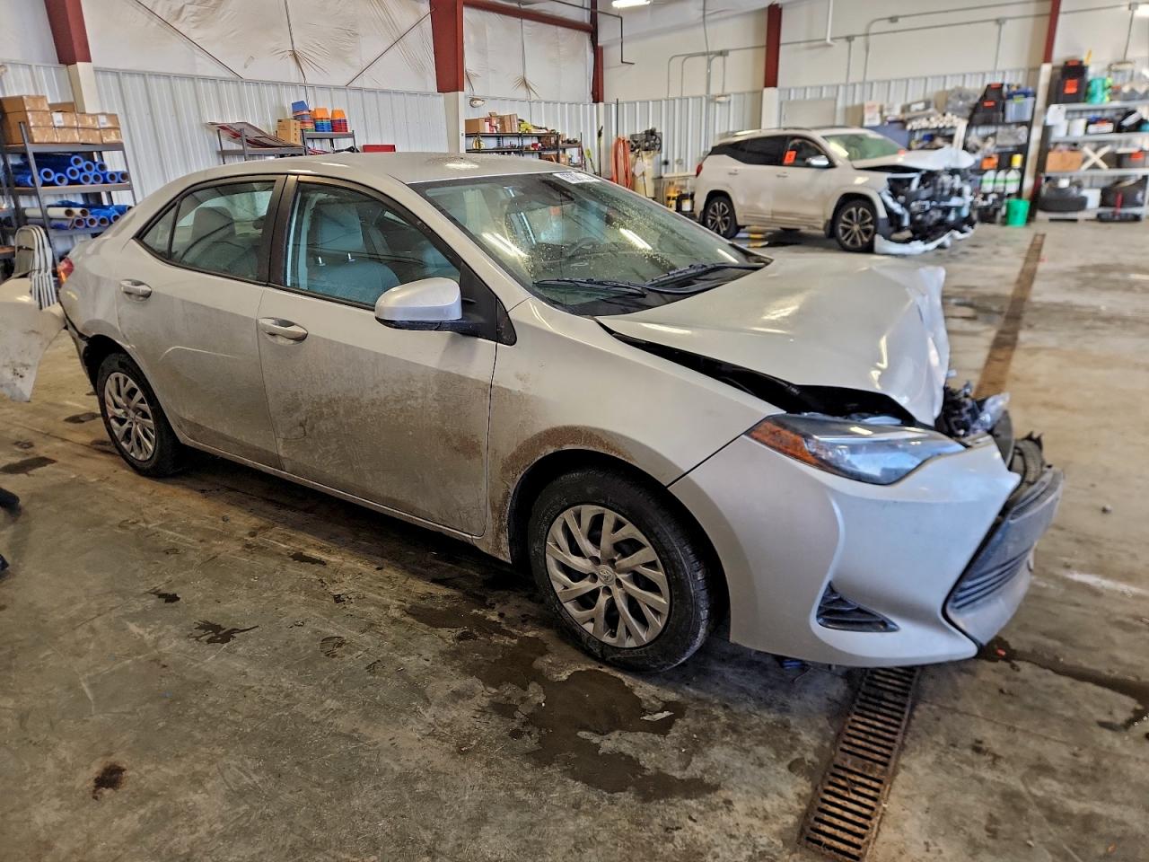 Toyota Corolla L Image 6