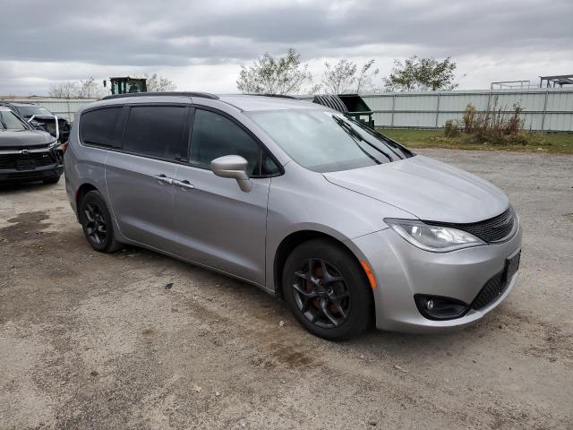 Chrysler Pacifica Touring L Image 3